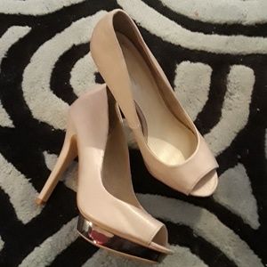 High heeled pumps with platform
